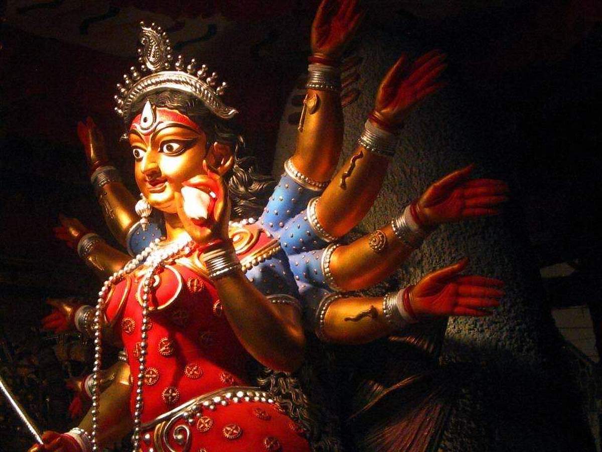 பாலியல் வன்கொடுமைகளில் மகள்களை இழந்து பரிதவிக்கும் அம்மாக்கள் அனைவருக்குள்ளும் கொதித்துக் கொண்டிருக்கிறாள் ஒரு கொல்வேல் காளி!