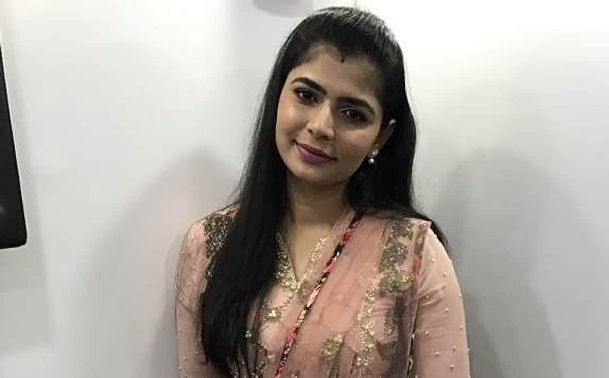 லூசுப்பசங்க: தமிழக அதிகாரிகளைத் தாக்கியவர்கள் மீது பாடகி சின்மயி சாடல்!