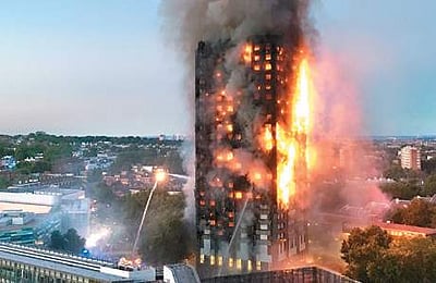 லண்டன் அடுக்குமாடி குடியிருப்பில் பயங்கர தீ: 12 பேர் பலி; 74 பேர் படுகாயம்