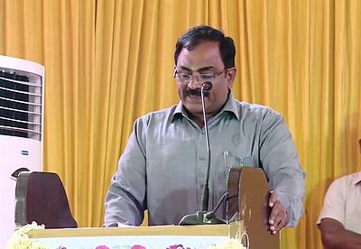 சென்னை பச்சையப்பன் கல்லூரி முதல்வரை தாக்கி மண்டை உடைப்பு!