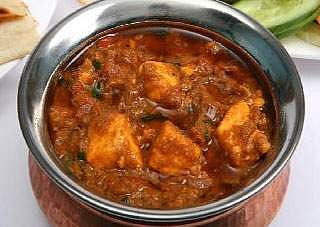 கூடுதலாக இரண்டு சப்பாத்தியை உள்ளே தள்ள வைக்கும் ‘கிரீன் தால் கார்லிக் பனீர் கிரேவி’!