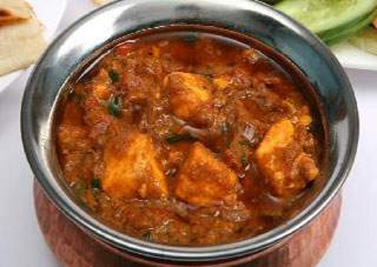 கூடுதலாக இரண்டு சப்பாத்தியை உள்ளே தள்ள வைக்கும் ‘கிரீன் தால் கார்லிக் பனீர் கிரேவி’!