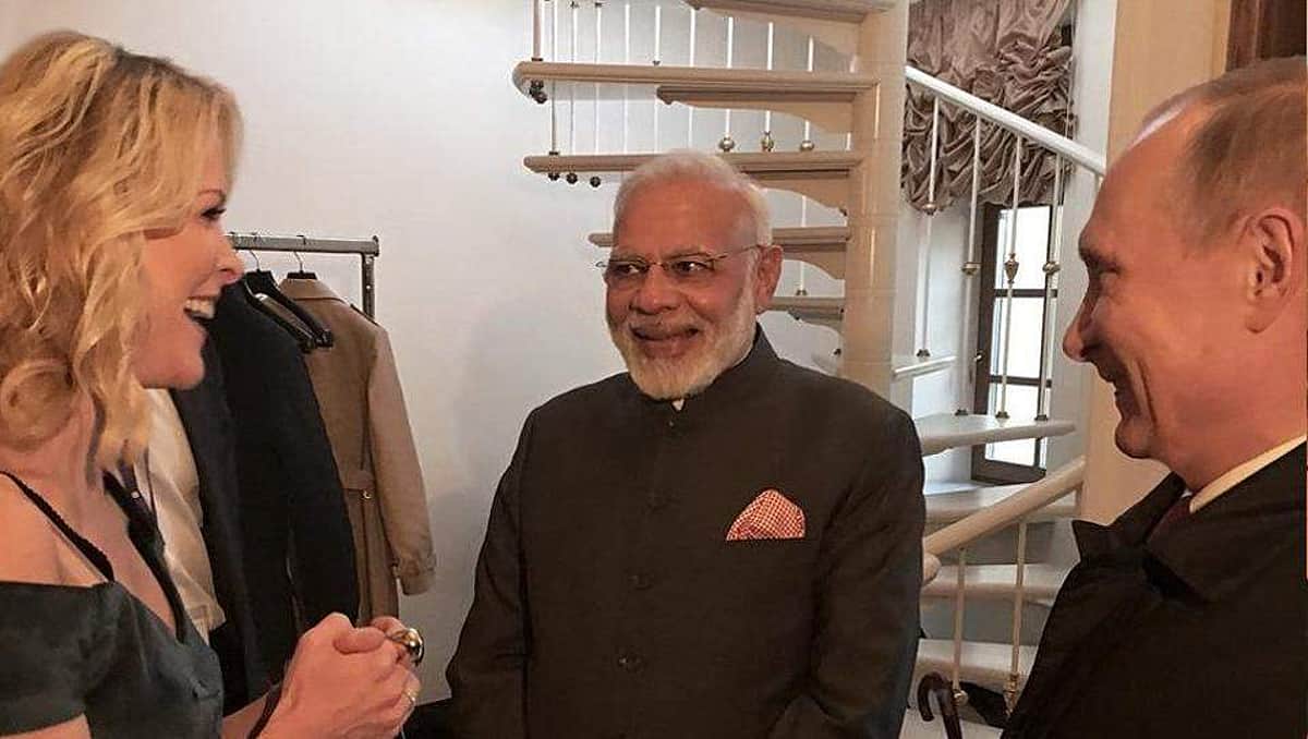 நீங்கள் டிவிட்டரில் இருக்கிறீர்களா? மோடியை அதிர்ச்சியடைய வைத்த பெண் பத்திரிகையாளர்!