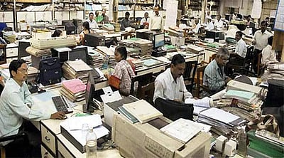 தமிழ்நாடு அரசு ஊழியர்களுக்கு ஊதிய உயர்வு வழங்கப்படுவது எப்படி?