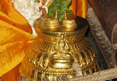 பெருமாள் கோயில்களில் சடாரி வைப்பதன் காரணம் என்ன?