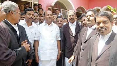 கட்சி யாருக்கு? சென்னை உயர்நீதிமன்றத்தில் ராமதாஸ் வழக்கு!