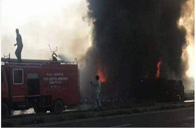 எண்ணெய் டேங்கர் லாரி வெடித்துச் சிதறி விபத்து: 148 பேர் பலி