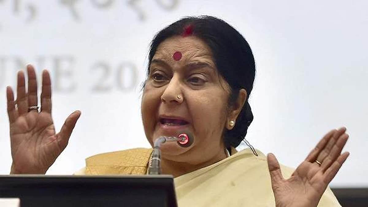 மன்மோகனின் சட்ட ஆவணத்தை கிழித்தெறிந்த அகந்தைக்காரர் ராகுல்: பிரியங்காவுக்கு சுஷ்மா பதிலடி