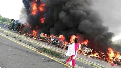 பாகிஸ்தானில் பெட்ரோல் லாரி வெடித்து 151 பேர் பலி; 140 பேர் காயம்