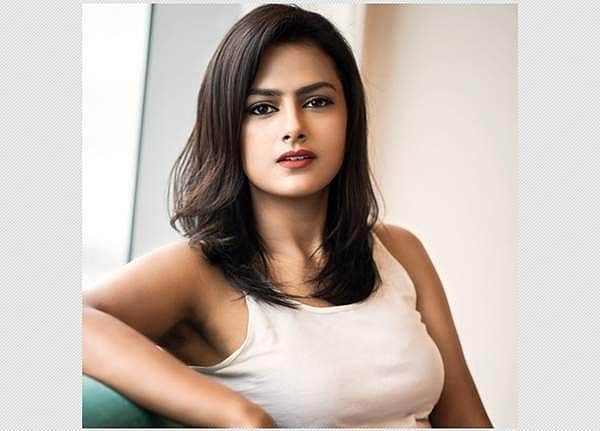 தமிழ் நடிகைகளுக்குப் புதிய போட்டியாளர் - ஷ்ரதா ஸ்ரீநாத்! (படங்கள்)