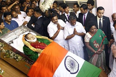 ஜெயலலிதா மரணத்தில் மர்மம்: மனுதாரருக்கு நீதிமன்றம் சரமாரி கேள்விகள்!