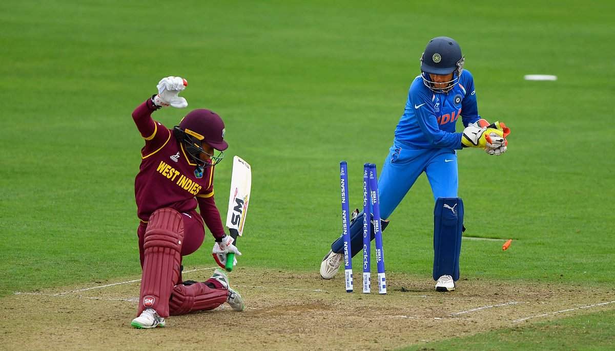 மகளிர் உலகக் கோப்பை: இந்தியாவுக்கு 184 ரன்கள் இலக்கு!