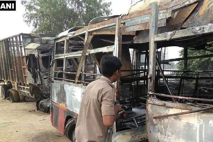 உ.பி.யில் டிரக்குடன் பேருந்து மோதி தீப்பிடித்ததில் 22 பேர் பலி: இழப்பீடு அறிவித்தார் மோடி