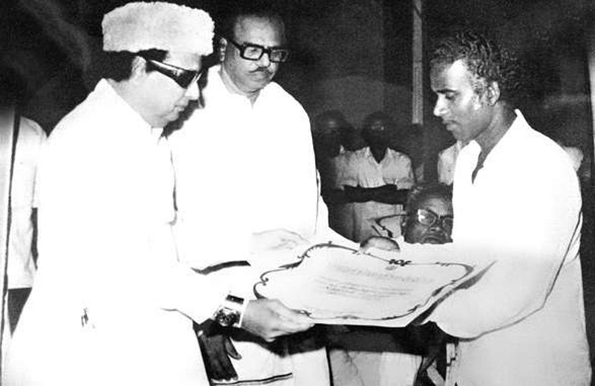 ஆனந்த தேன்காற்று தாலாட்டுதே- 4!