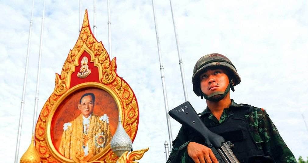 தாய்லாந்து அரச குடும்பத்தை முகநூலில் விமர்சித்தவருக்கு 30 ஆண்டு சிறை!