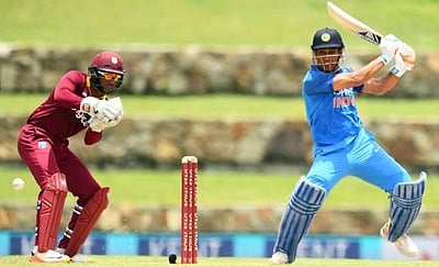 3ஆவது ஒருநாள் போட்டி: தோனி, ஜாதவ் அதிரடியால் இந்தியா அபார வெற்றி