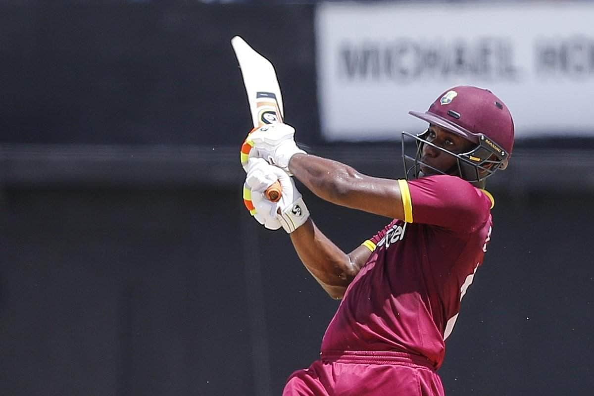 எப்படிப் போட்டாலும் சிக்ஸர் அடித்த லீவிஸ்: புதிய சாதனைகள் நிகழ்த்தினார்!