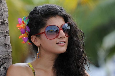 தொப்புளில் தேங்காயை வீசிய பிரபல தெலுங்கு இயக்குநரைக் கிண்டலடித்த நடிகை டாப்ஸி! (வீடியோ)