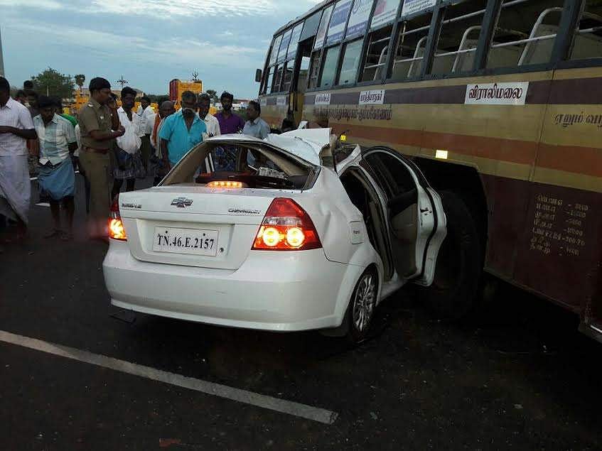 விராலிமலை நான்கு வழிச்சாலையில் அரசு பேருந்து மீது கார் மோதியதில் 3 பேர் சாவு
