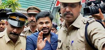 நடிகை கடத்தல் வழக்கா? அல்லது மீண்டுமொரு லஷ்மி காந்தன் கொலைவழக்கா? முடிவு அப்படித்தானோ!