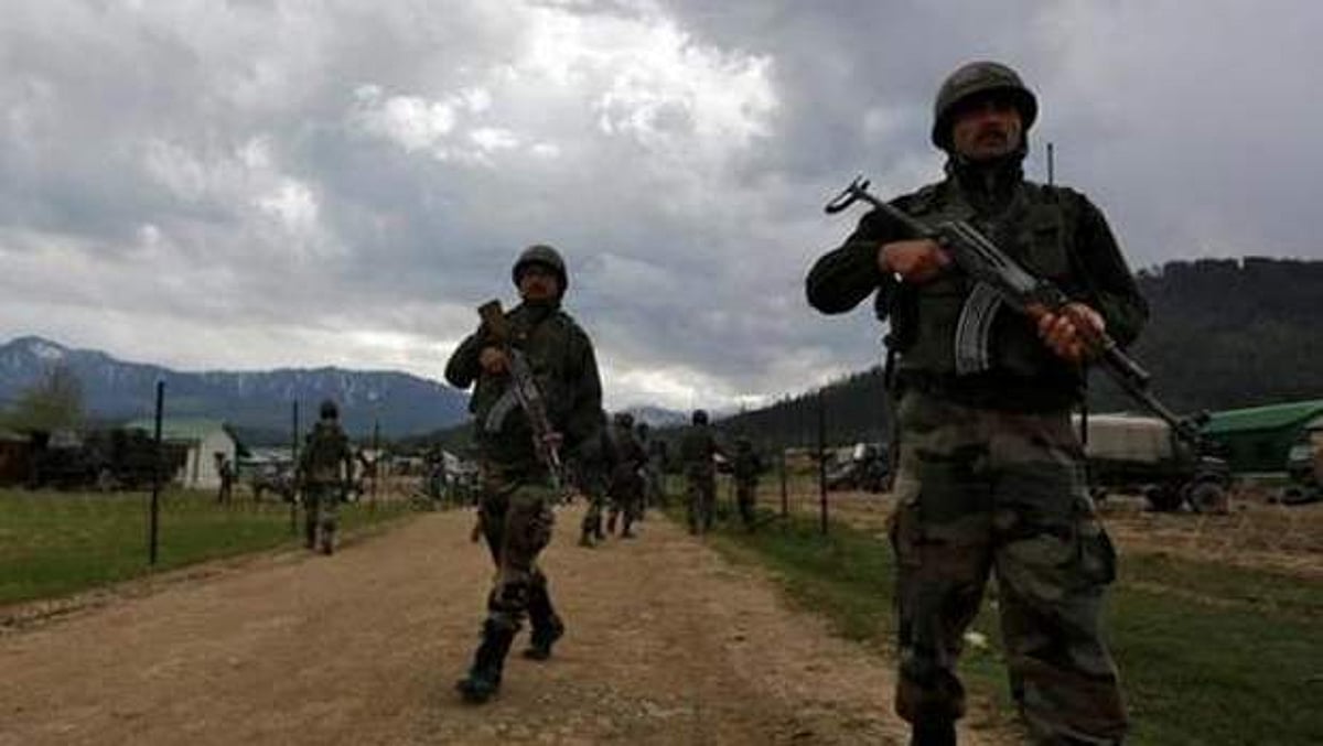 காஷ்மீர்: சோஃபியான் மாவட்டத்தில் தீவிரவாதத் தாக்குதலில் 4 போலீஸார் வீர மரணம்