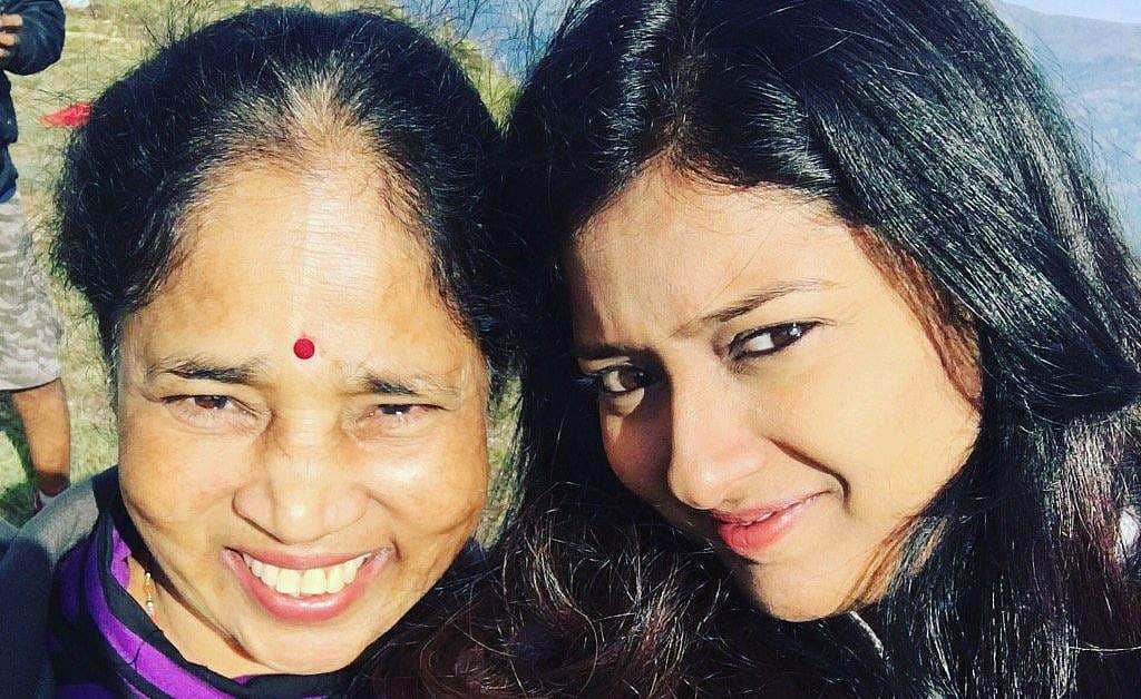 மகளுக்காக நான் மன்னிப்பு கேட்டுக்கொள்கிறேன்: நடிகை காயத்ரி ரகுராமின் தாய் பேட்டி