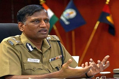 தமிழக டிஜிபி ராஜேந்திரன் பணி நீட்டிப்பு தொடர்பான வழக்கு தேதி குறிப்பிடாமல் ஒத்திவைப்பு!