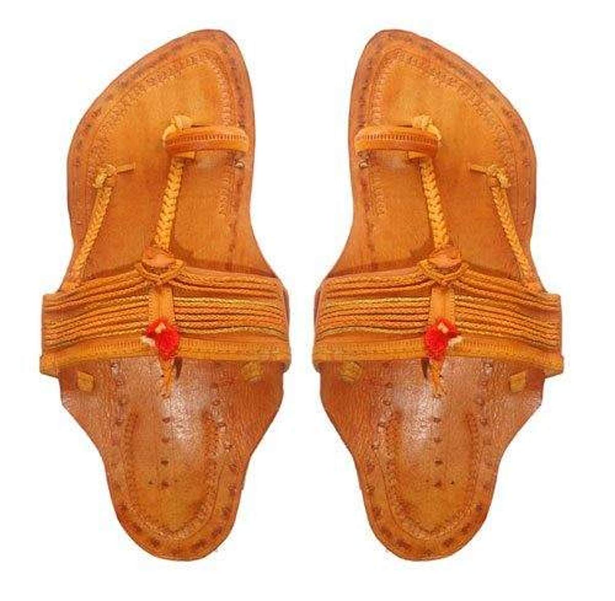 கோலாப்புரி செருப்புகளுக்கும், நாட்டுப்பற்றுக்கும் ஏதாவது சம்பந்தமிருக்கிறதா?