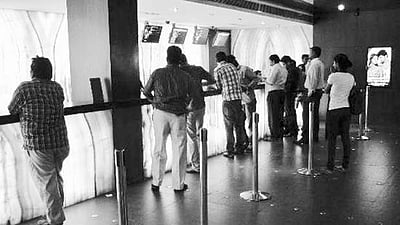 திரையரங்குகளில் கொள்ளை... கேள்வி கேட்பாரில்லை...!