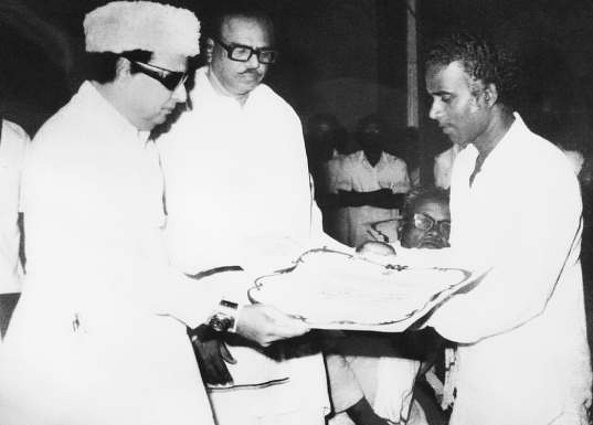 பிள்ளைத் தமிழ் பாடுகிறேன்...