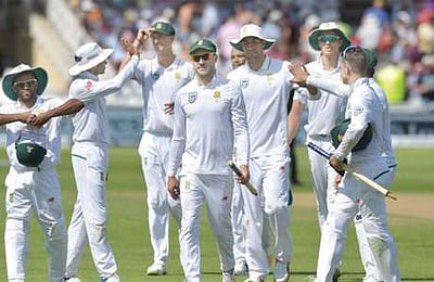 தென் ஆப்பிரிக்கா 340 ரன்கள் வித்தியாசத்தில் வெற்றி: இங்கிலாந்துக்கு பதிலடி