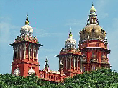 தேடப்படும் நபராக அறிவிக்கப்பட்டதை எதிர்த்து கார்த்தி சிதம்பரம் வழக்கு