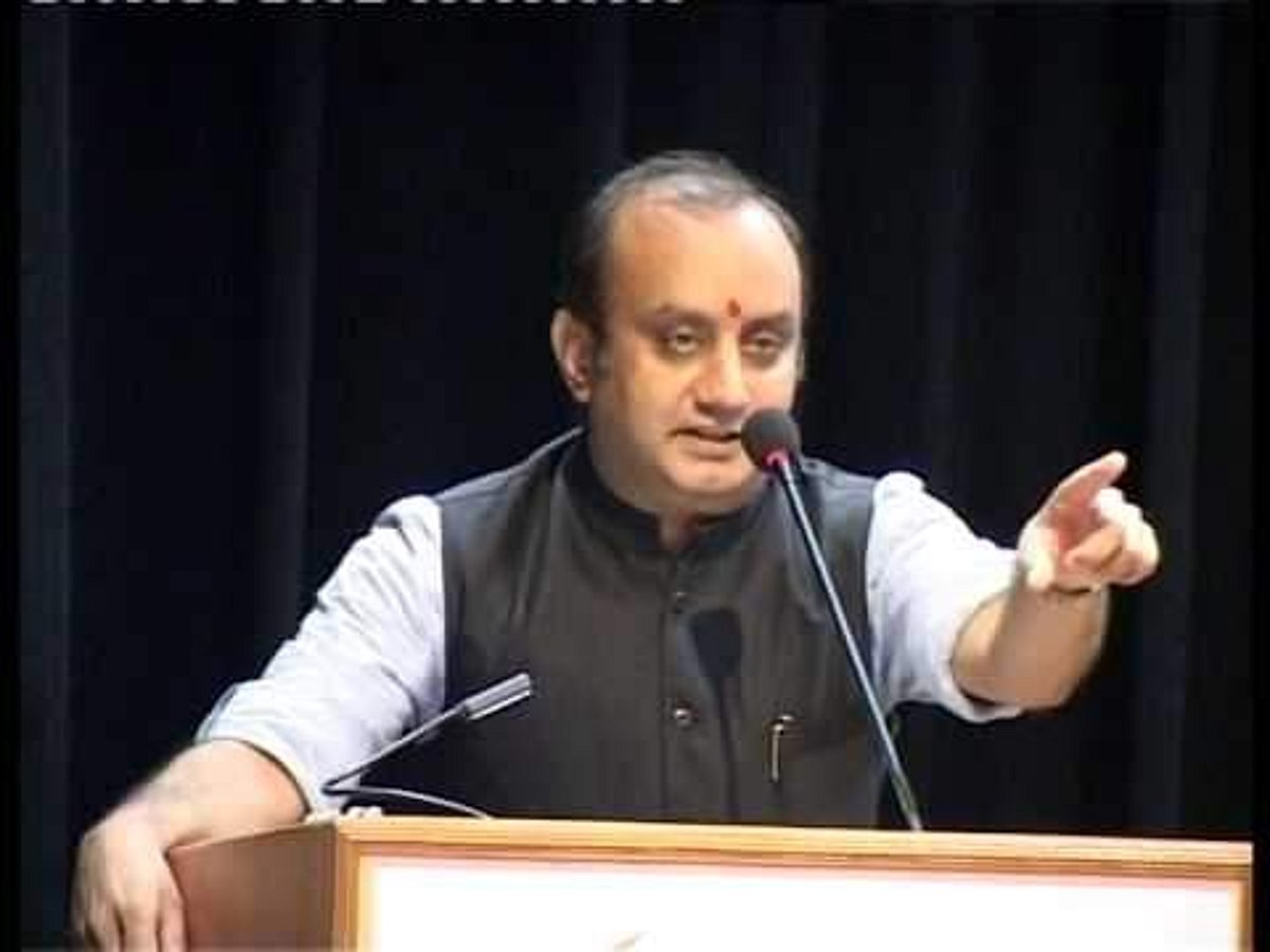 நேரு குடும்பத்தால் தான் காஷ்மீரில் பிரச்னை: பாஜக சாடல்