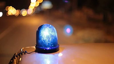 நீலநிற சுழல் விளக்குகளை அகற்றுக: டிஜிபிக்கு உள்துறை செயலர் கடிதம்! 