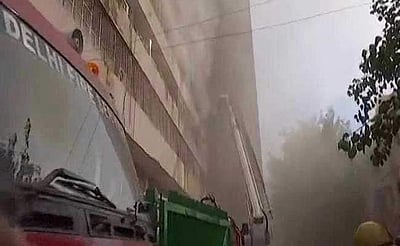 தில்லியில் மத்திய அரசு அலுவலகங்கள் உள்ள லோக் நாயக் பவனில் தீ விபத்து!