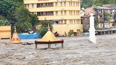 வட மாநிலங்களில் தொடரும் மழை: குஜராத்தில் 7,000 பேர் வெளியேற்றம்