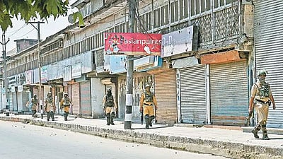 காஷ்மீரில் முழு அடைப்பு: பலத்த பாதுகாப்பு