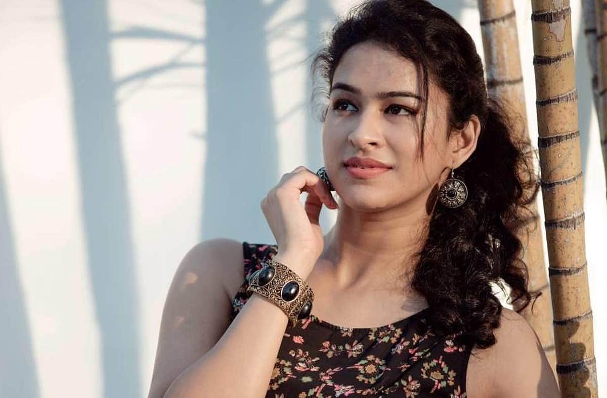 ‘ஓவியா யாரா, நீ யாரு காயத்ரி? ஜூலியைப் பார்த்தால் தமிழ்நாட்டுக்கே கோபம் வருகிறது!’