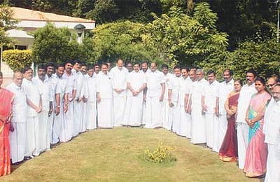 வெங்கய்ய நாயுடுவுக்கு தமிழக முதல்வர், எம்பிக்கள் நேரில் ஆதரவு