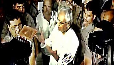 நிம்மதியாக அரசாங்கம் நடத்த முடியவில்லை: பதவி விலகல் குறித்து நிதிஷ் விளக்கம்