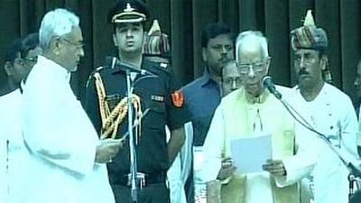 பாஜக ஆதரவுடன் முதல்வராக மீண்டும் பதவியேற்றார் நிதீஷ் குமார்