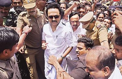 மனிதச் சங்கிலிப் போராட்டத்துக்கு அனுமதி மறுப்பு: கோவையில் மு.க.ஸ்டாலின் கைது