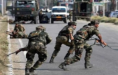 காஷ்மீரில் பாதுகாப்புப் படையினர் துப்பாக்கிச்சூடு: 2 பயங்கரவாதிகள் சுட்டுக்கொலை