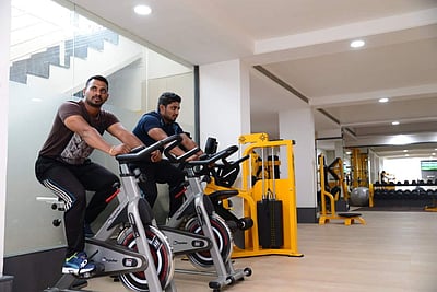 உடல் எடையைக் குறைக்க வேண்டுமா? சில ஜிம் பயிற்சிகள்!