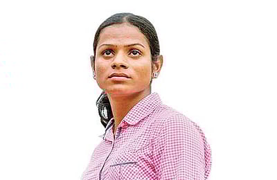 என் சகோதரி என்னைத் தாக்கி பணம் கேட்டு மிரட்டுகிறார்: ஓரினச் சேர்க்கையாளராக  அறிவித்த ஓட்டப்பந்தய வீராங்கனை பேட்டி  