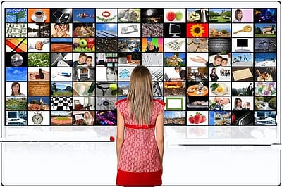 சமூக தளங்களின் ஆதிக்கமா? செய்தித்தாள் வாசிப்பும், டிவி பார்ப்பதும் பாதியாகக் குறைந்தது!