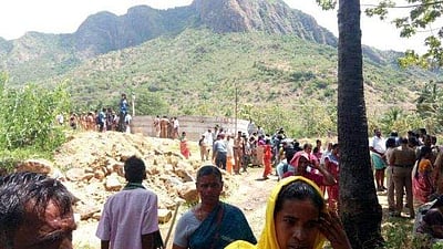 கிணறு விவகாரம்: ஓ.பி.எஸ் மனைவிக்கு மதுரை உயர்நீதின்றக் கிளை நோட்டீஸ்!