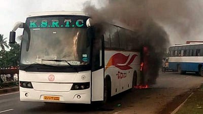 சொகுசு பஸ்சில் தீ விபத்து