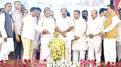 விவசாயிகளின் பயிர்க் கடனை மத்திய அரசு தள்ளுபடி செய்யாதது ஏன்? முதல்வர் சித்தராமையா கேள்வி