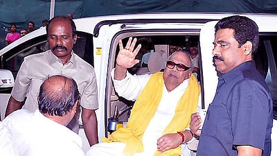 முக்கியஸ்தர்களுக்கான பாதுகாப்புக் குறைப்பு: கருணாநிதிக்கு வழங்கப்படும் இசட்+ ரத்தாகும்?